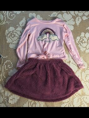 Toddler girls 4t matching pink rainbow top and fuzzy purple skirt set
